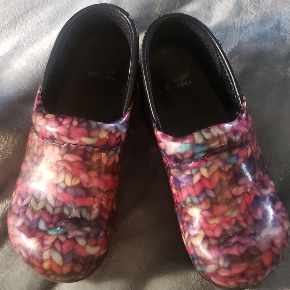 Kids Dansko clogs "yarn" style sz